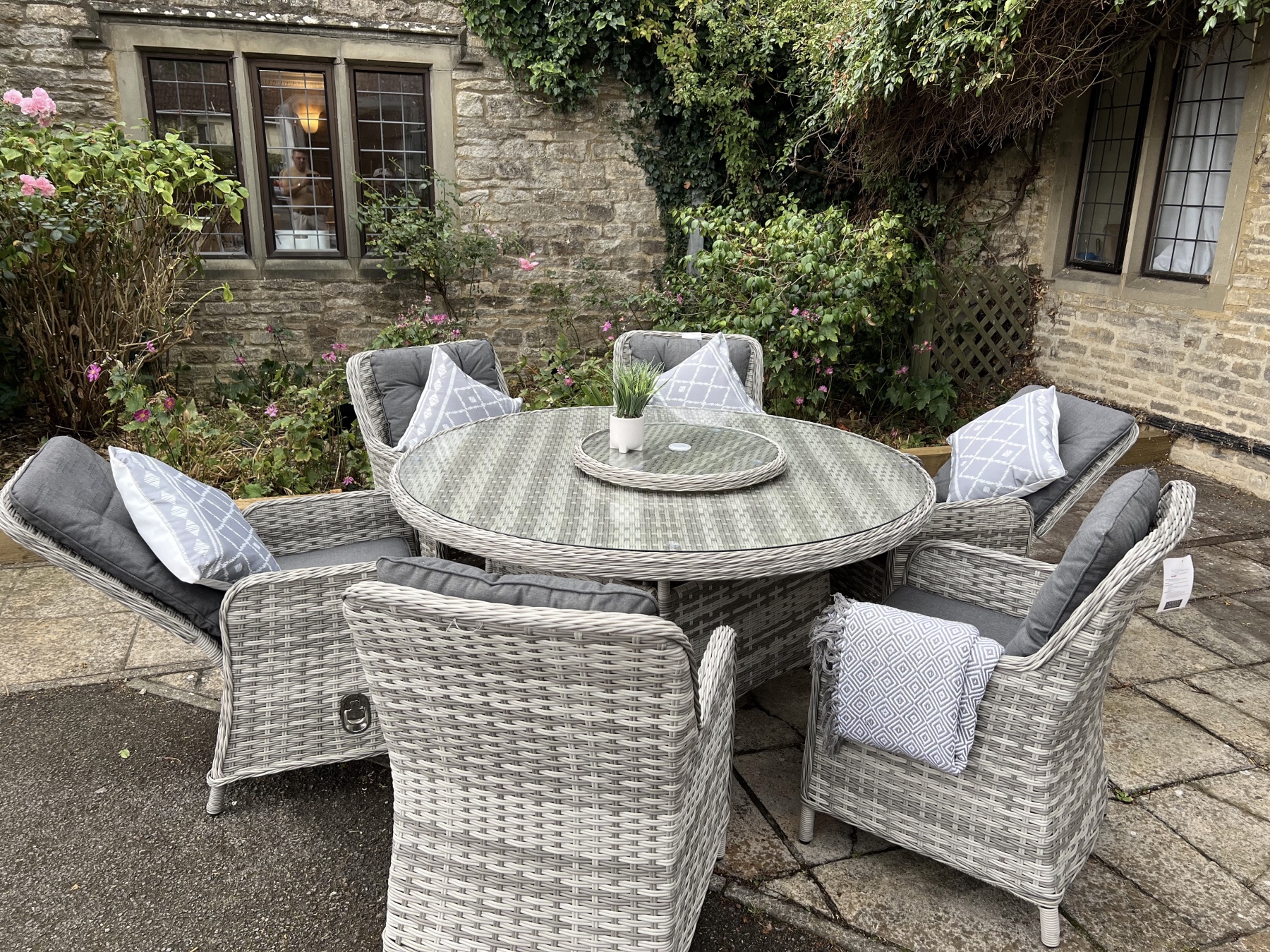 Rattan Garden Furniture round 6 seater